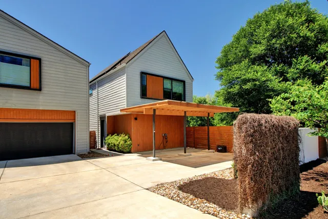 $3,800 | 4006 Airport Boulevard, Unit 18, Austin, TX 78722