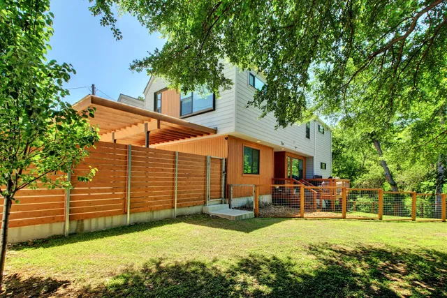 $3,800 | 4006 Airport Boulevard, Unit 18, Austin, TX 78722