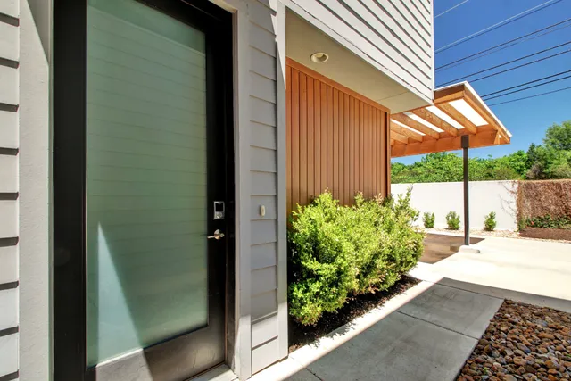 $3,800 | 4006 Airport Boulevard, Unit 18, Austin, TX 78722