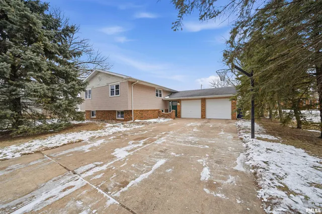 $267,500 | 306 North Stone Church Road, Peoria, IL 61604