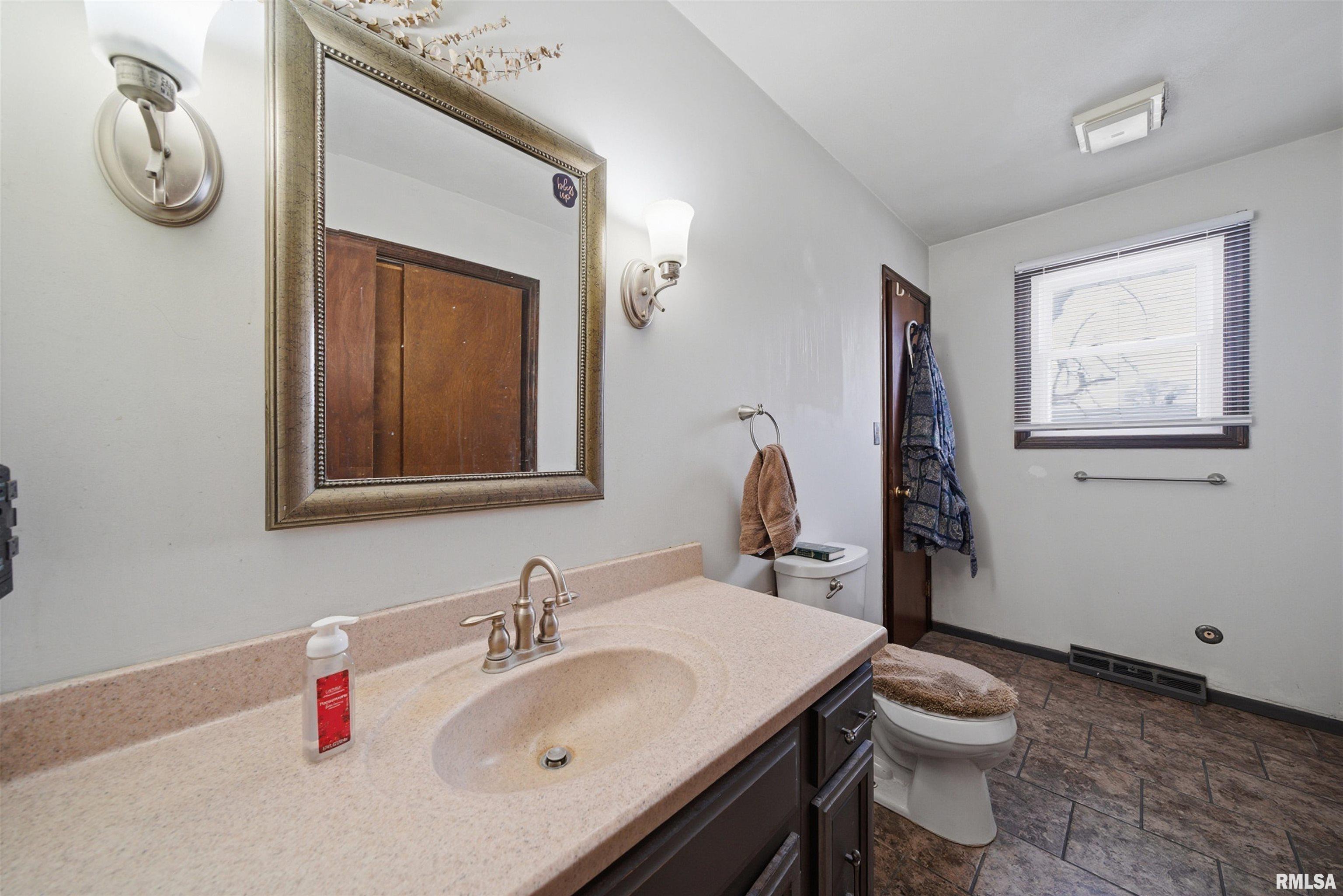 306 North Stone Church Road Peoria, IL 61604 - Photo 23 of 50