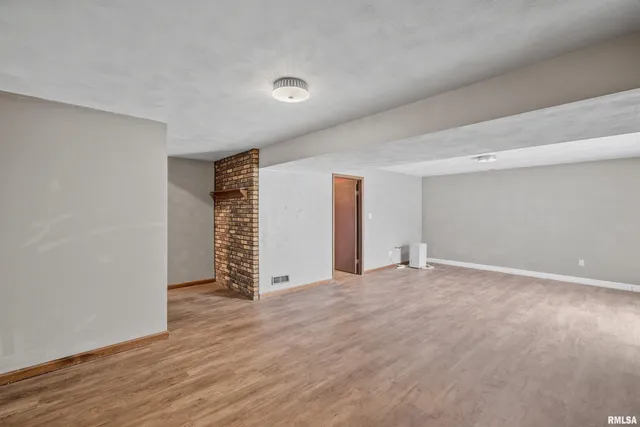 $267,500 | 306 North Stone Church Road, Peoria, IL 61604