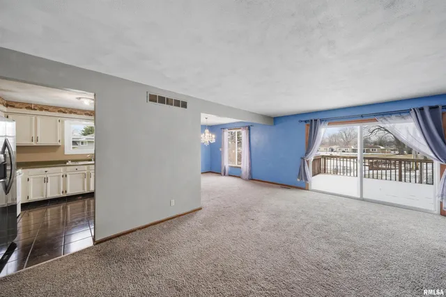 $267,500 | 306 North Stone Church Road, Peoria, IL 61604