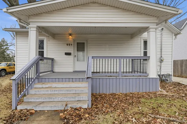 $170,000 | 921 West Wood Street, Bloomington, IL 61701