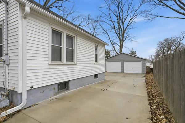 $170,000 | 921 West Wood Street, Bloomington, IL 61701