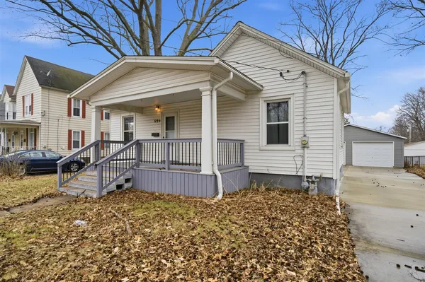 $170,000 | 921 West Wood Street, Bloomington, IL 61701