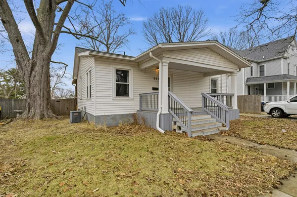 $170,000 | 921 West Wood Street, Bloomington, IL 61701