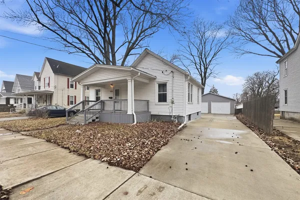 $170,000 | 921 West Wood Street, Bloomington, IL 61701