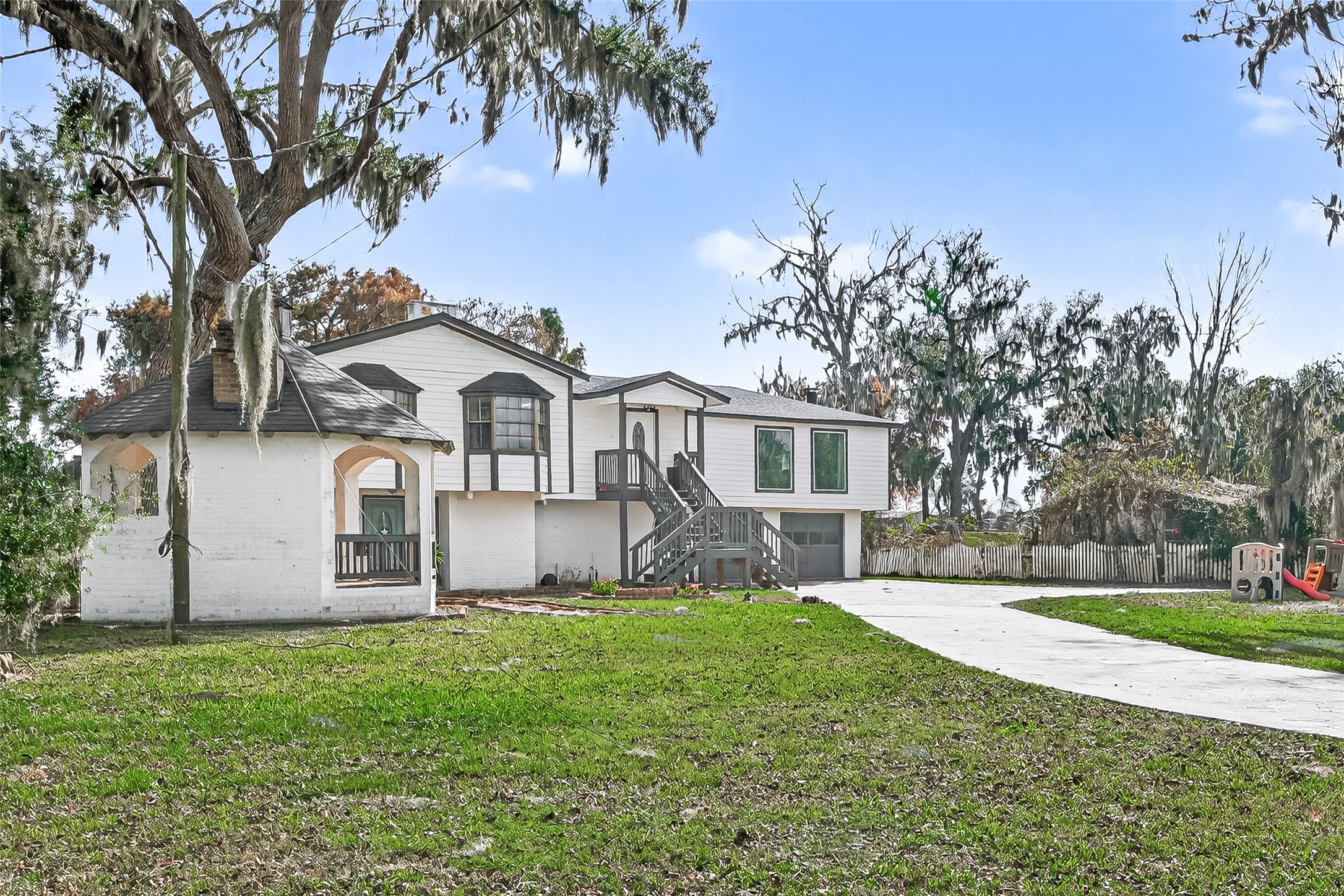 29927 County Road 25 Damon, TX 77430 - Photo 2 of 43