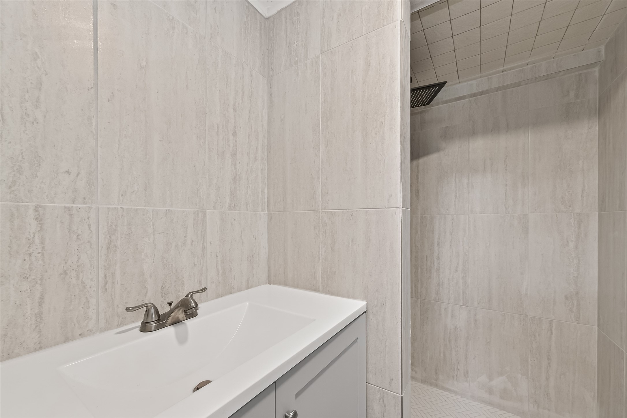 29927 County Road 25 Damon, TX 77430 - Photo 22 of 43 a bathroom with a sink and a tub