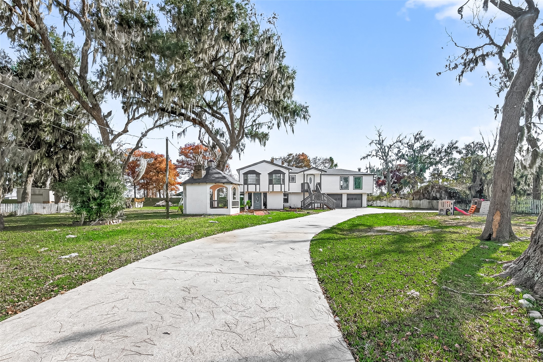 29927 County Road 25 Damon, TX 77430 - Photo 4 of 43