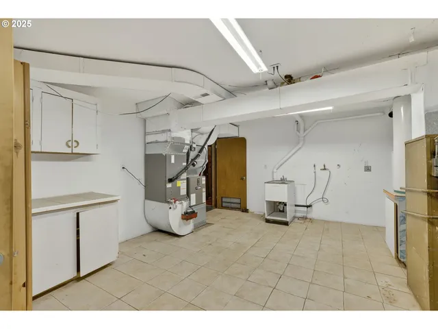 a view of a storage & utility room