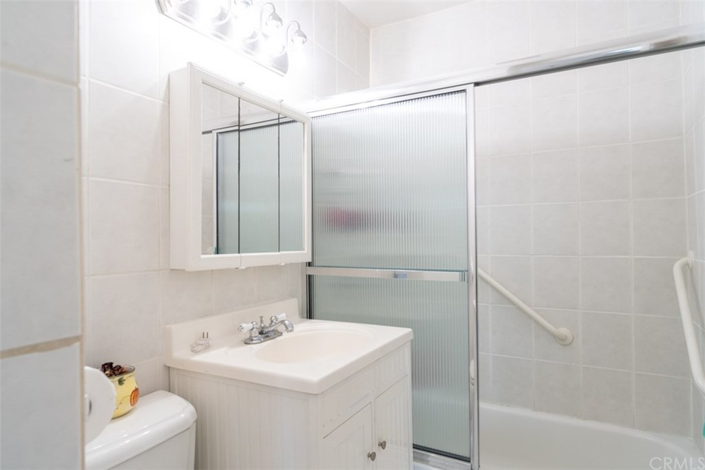 7949 Ramsgate Avenue Los Angeles, CA 90045 - Photo 13 of 26