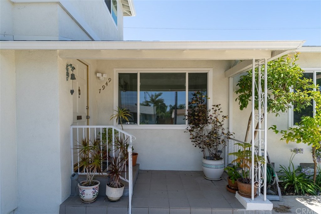 7949 Ramsgate Avenue Los Angeles, CA 90045 - Photo 16 of 26