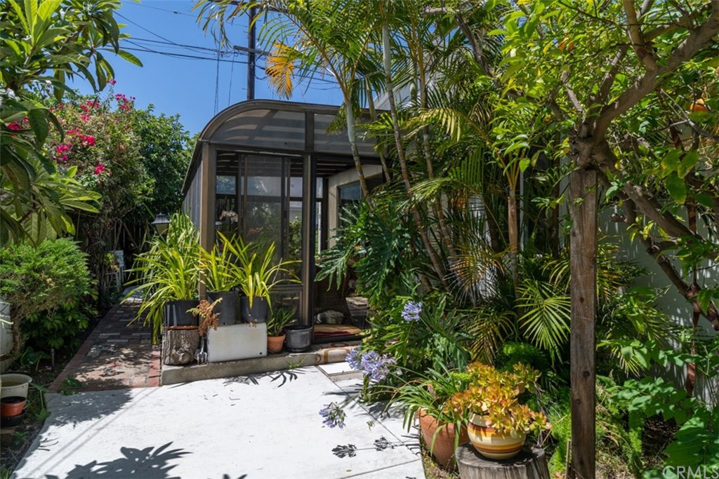 7949 Ramsgate Avenue Los Angeles, CA 90045 - Photo 20 of 26