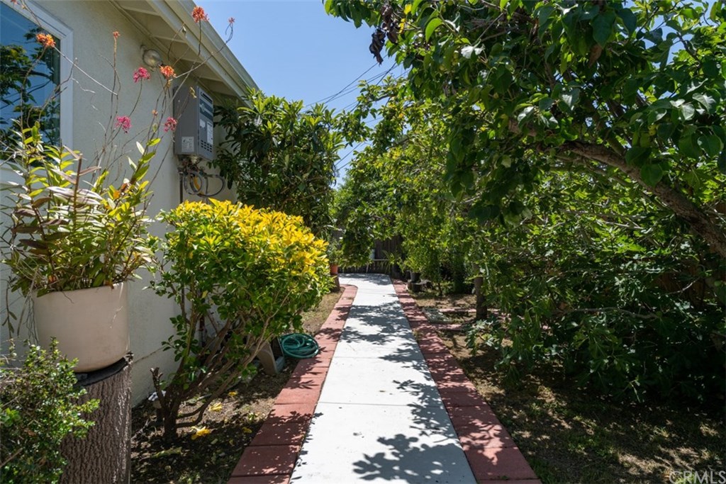 7949 Ramsgate Avenue Los Angeles, CA 90045 - Photo 22 of 26