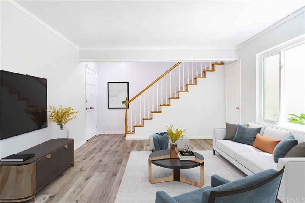 7949 Ramsgate Avenue Los Angeles, CA 90045 - Photo 4 of 26