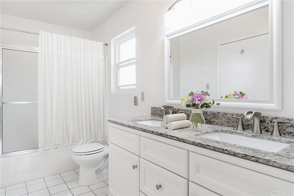 7949 Ramsgate Avenue Los Angeles, CA 90045 - Photo 8 of 26