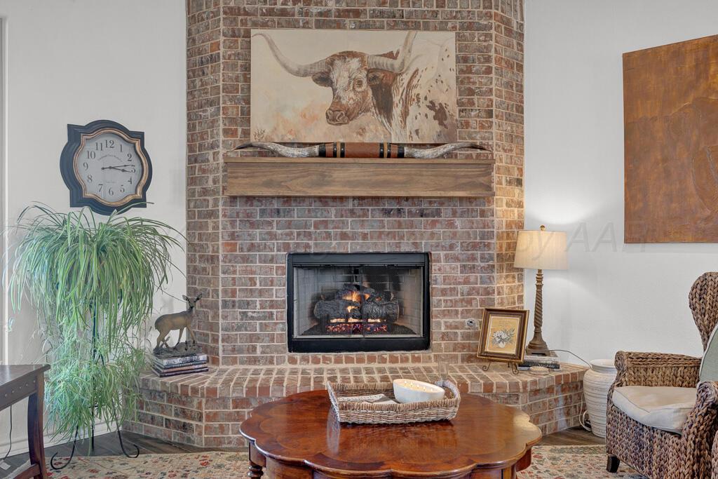 2100 Brekenridge Road Amarillo, TX 79124 - Photo 14 of 46 living room 3