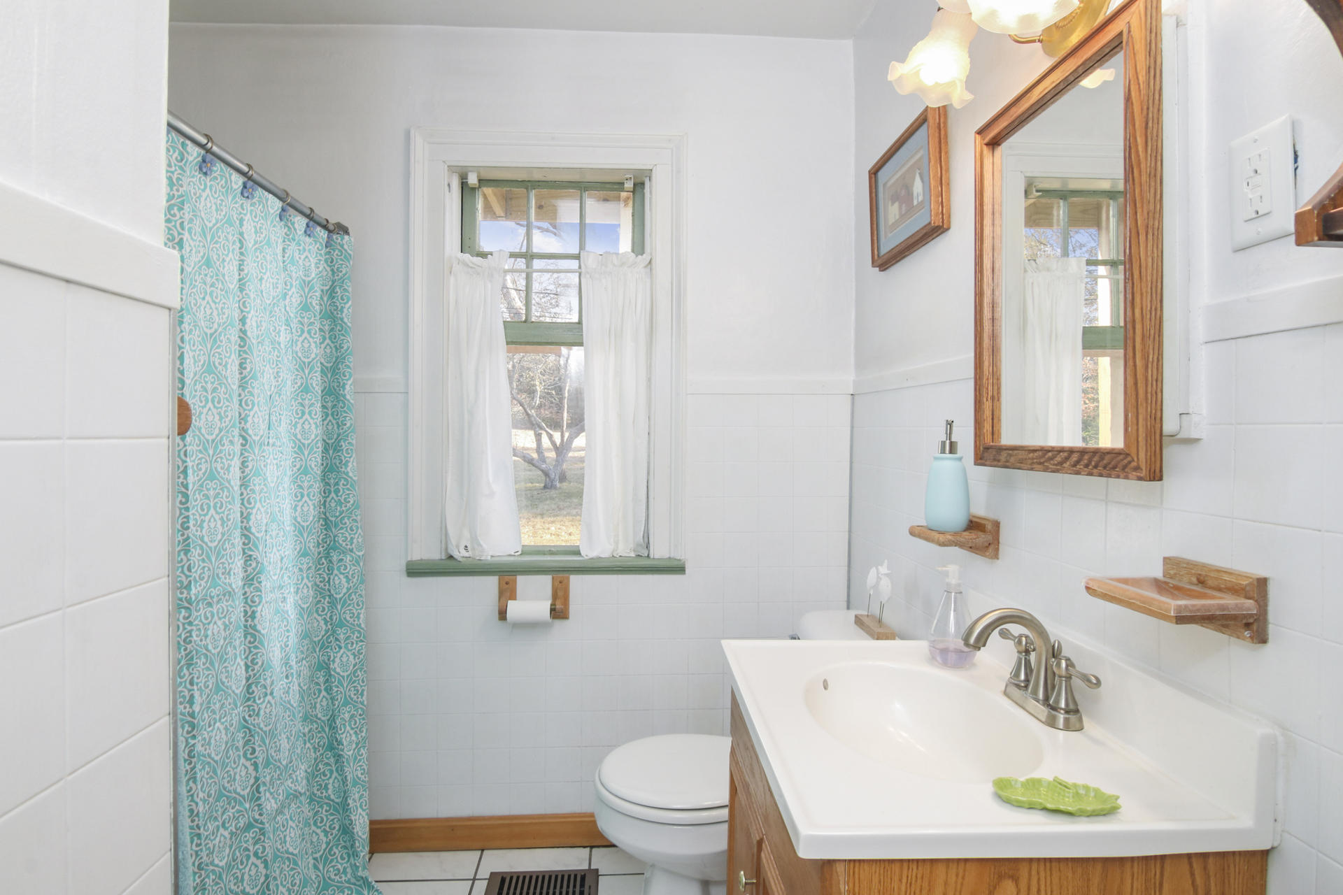 955 Shore Road Pocasset, MA 02559 - Photo 27 of 43 007-photo-bathroom-8101729
