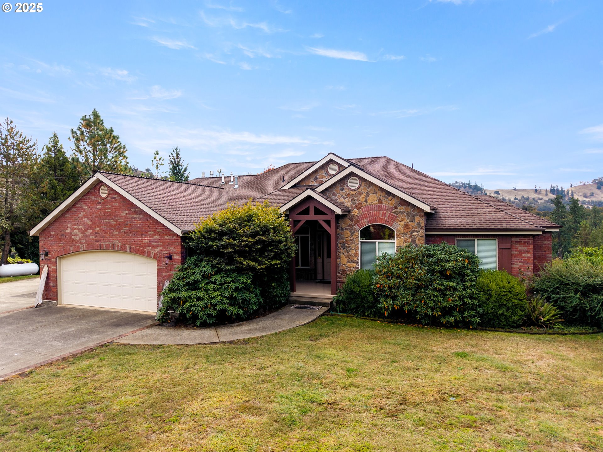 13767 North Bank Road Roseburg, OR 97470 - Photo 4 of 48