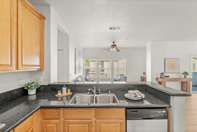 $349,999 | 3301 North Park Drive, Unit 513, Sacramento, CA 95835