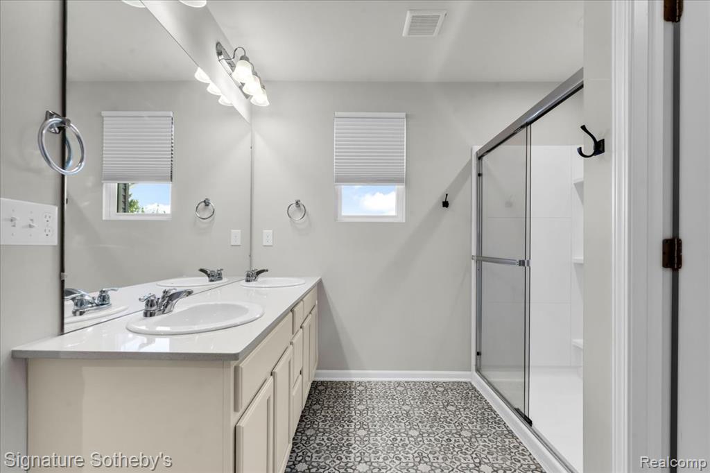 319 Strawberry Drive Rochester, MI 48307 - Photo 15 of 33