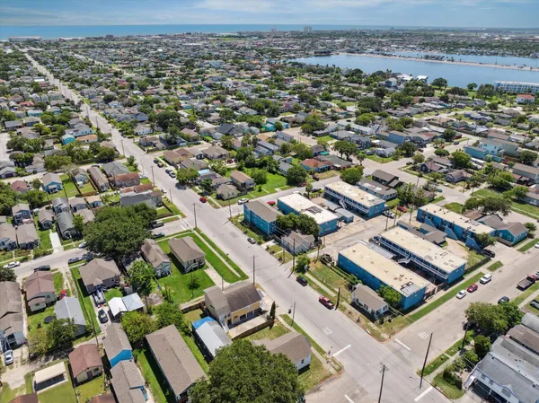 $194,900 | 1213 55th Street, Galveston, TX 77551