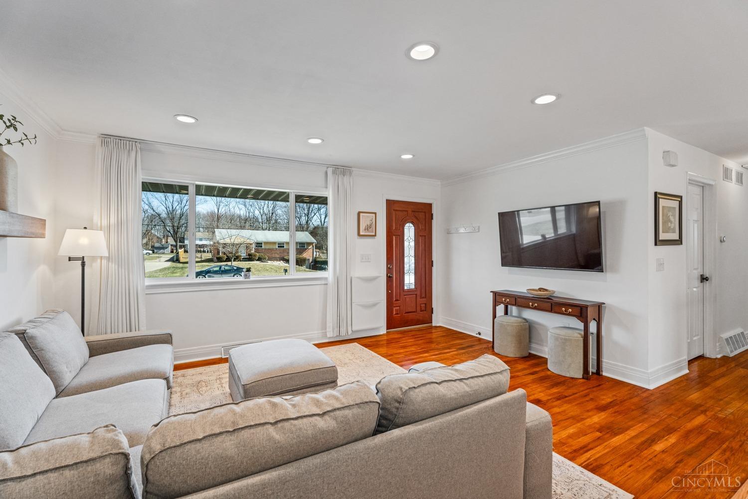 999 Pamela Road Cincinnati, OH 45255 - Photo 5 of 37 Gallery Image 5