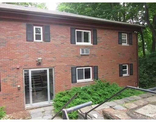 $1,450 | 91 Crescent Street, Unit 8, Northampton, MA 01060
