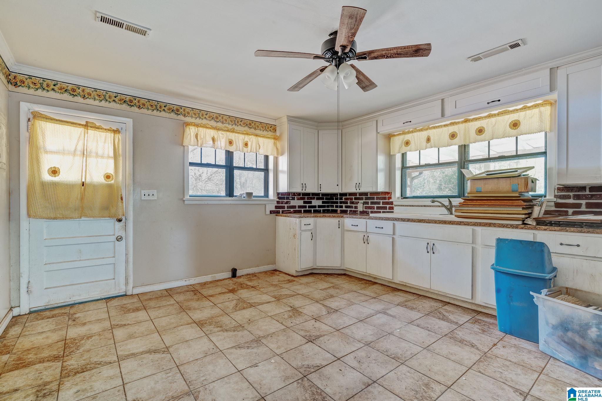 547 Springdale Road Mount Olive, AL 35117 - Photo 7 of 24
