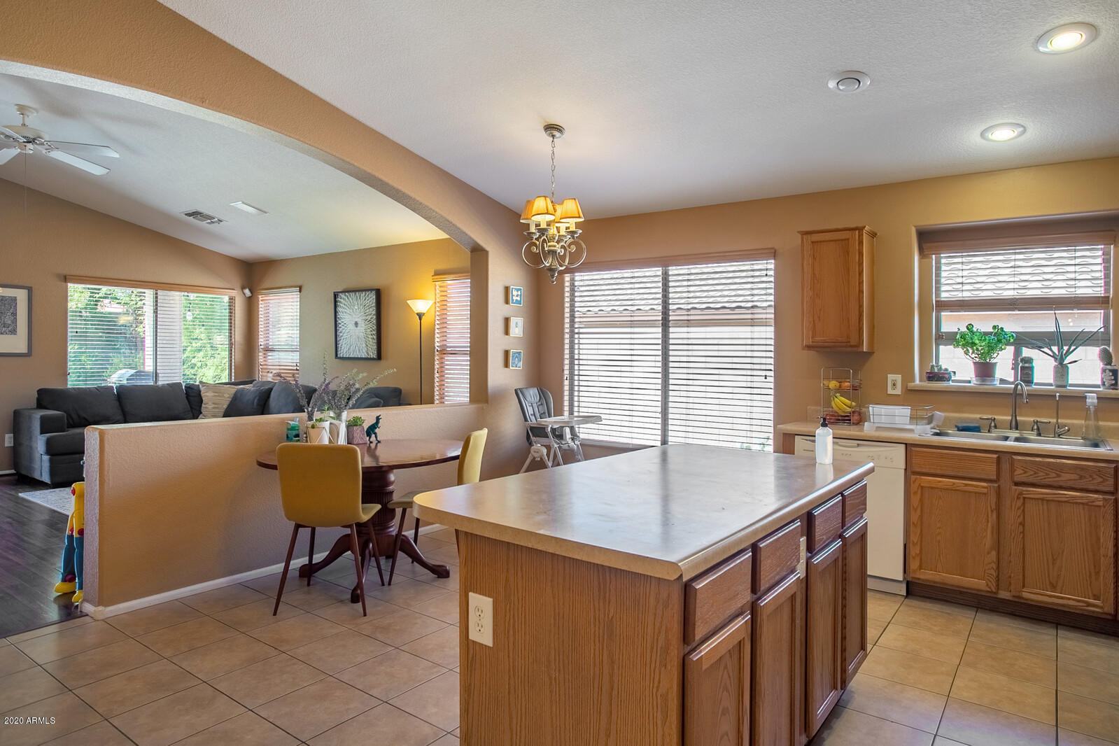 3971 East Bautista Road Gilbert, AZ 85297 - Photo 8 of 29 10_3971_E_Bautista_Rd__10_mls