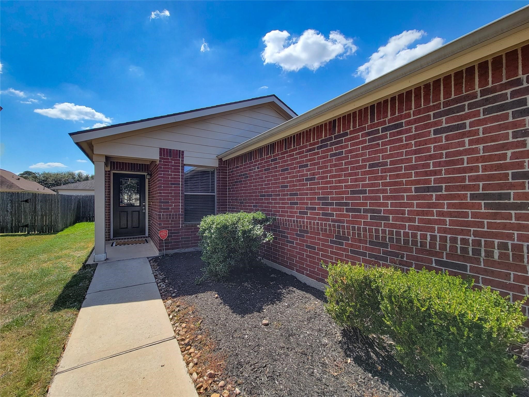 2911 Rustling Chestnut Street Spring, TX 77389 - Photo 2 of 24