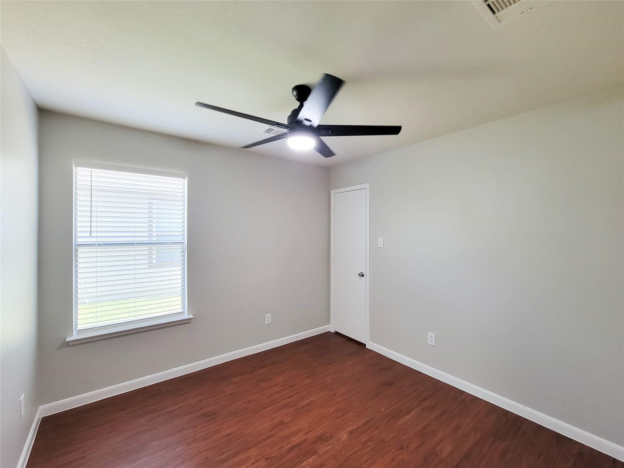 2911 Rustling Chestnut Street Spring, TX 77389 - Photo 10 of 24