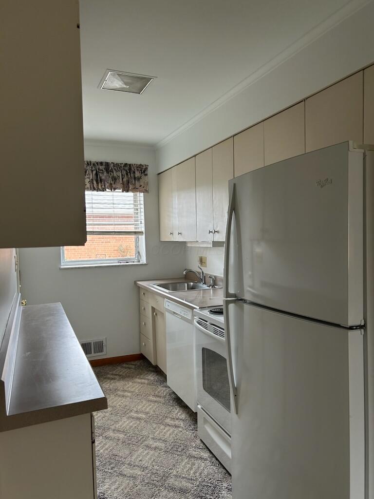 1743 Ardleigh Road Columbus, OH 43221 - Photo 8 of 29 Kitchen