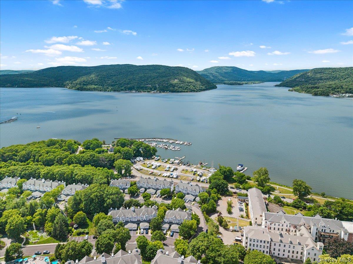 225 Waterside Close Peekskill, NY 10566 - Photo 3 of 40