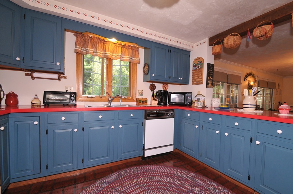 54 Chipper Hill Road Northbridge, MA 01534 - Photo 8 of 25