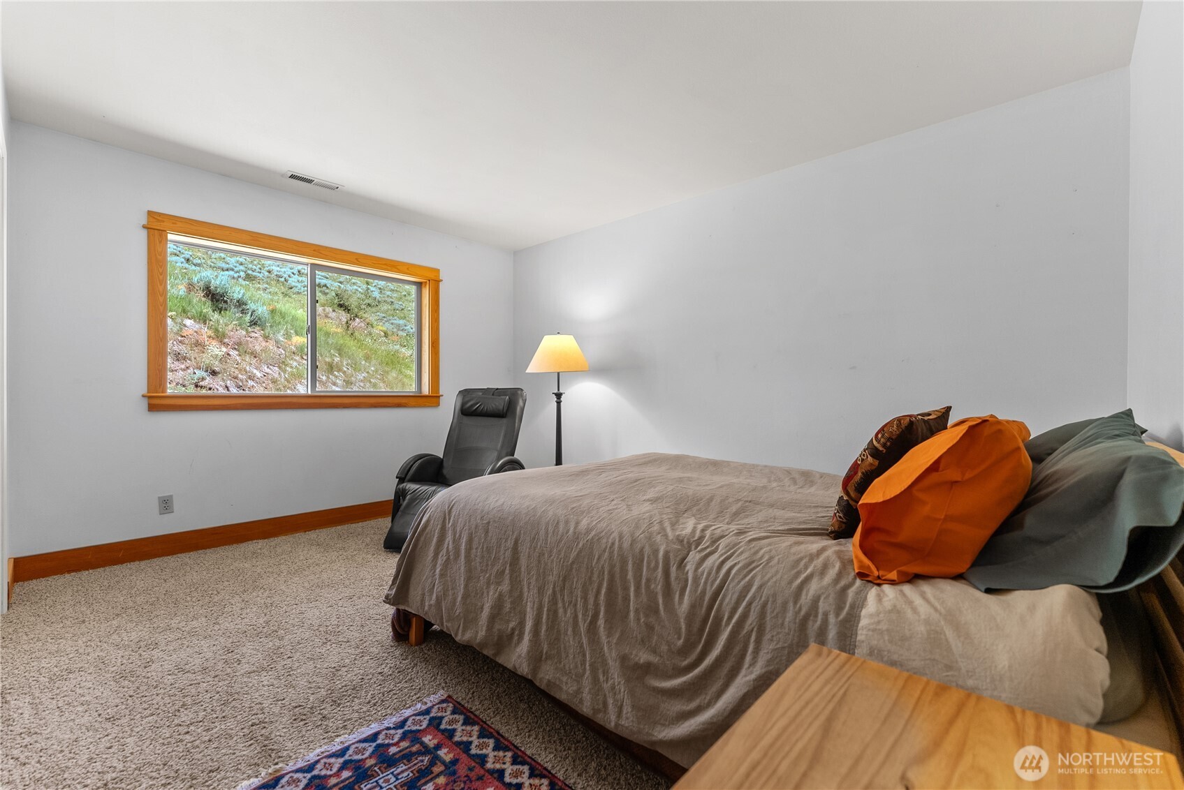 427 Rendezvous Road Winthrop, WA 98862 - Photo 25 of 40 a bedroom with a bed and a window