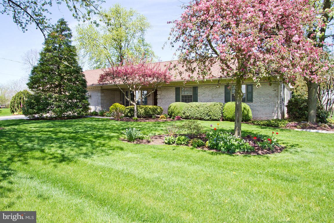 115 Chestnut Street Lititz, PA 17543 - Photo 3 of 59