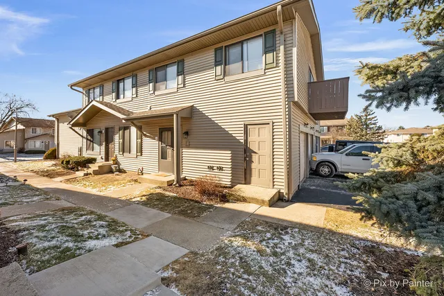 $229,900 | 29W560 Winchester Circle West, Unit 4, Warrenville, IL 60555