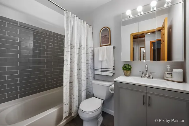 $229,900 | 29W560 Winchester Circle West, Unit 4, Warrenville, IL 60555