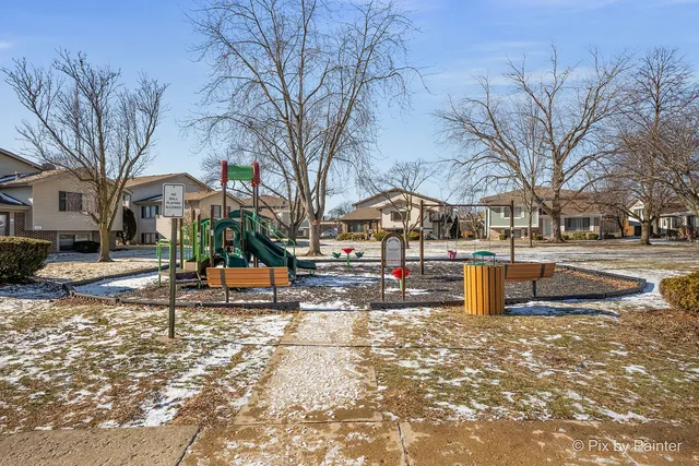 $229,900 | 29W560 Winchester Circle West, Unit 4, Warrenville, IL 60555