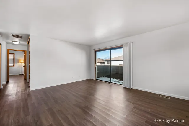 $229,900 | 29W560 Winchester Circle West, Unit 4, Warrenville, IL 60555