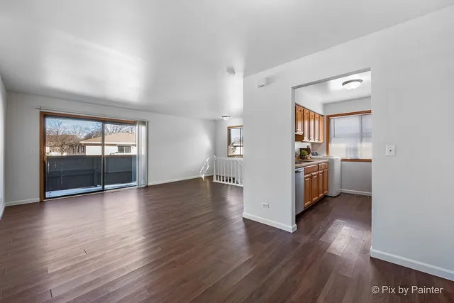 $229,900 | 29W560 Winchester Circle West, Unit 4, Warrenville, IL 60555