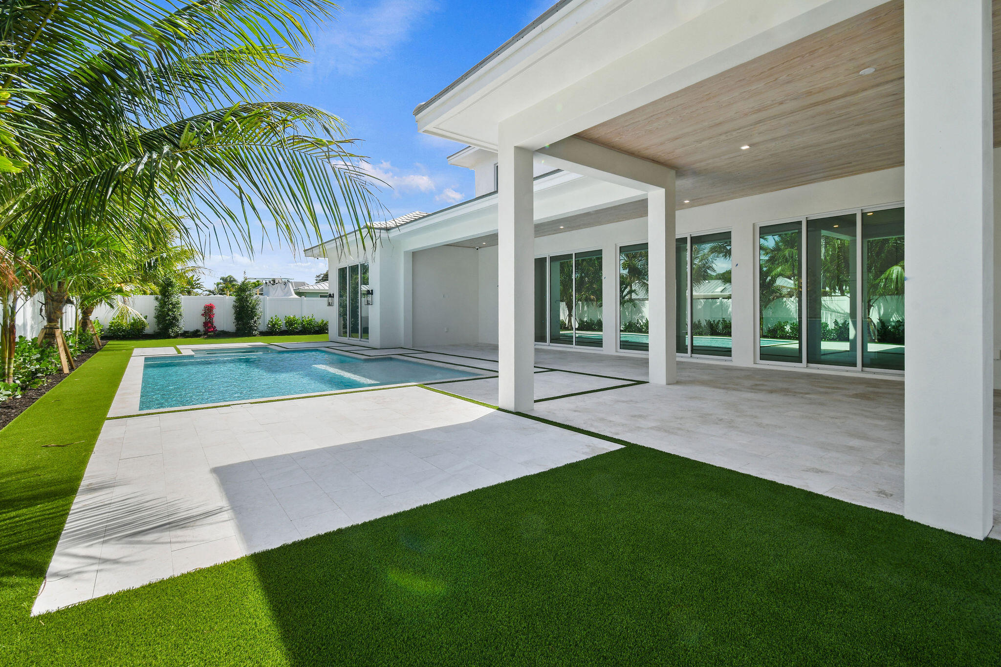 192 River Drive Jupiter, FL 33469 - Photo 31 of 45 Exterior
