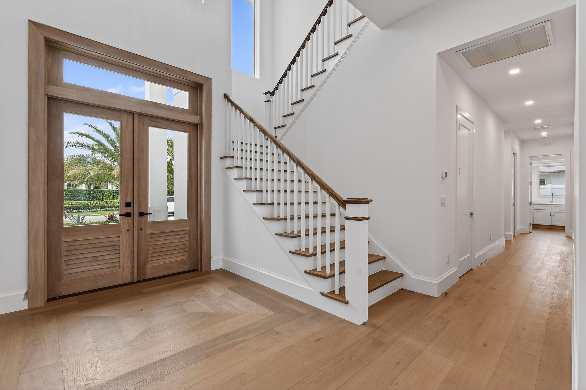 192 River Drive Jupiter, FL 33469 - Photo 4 of 45 Foyer