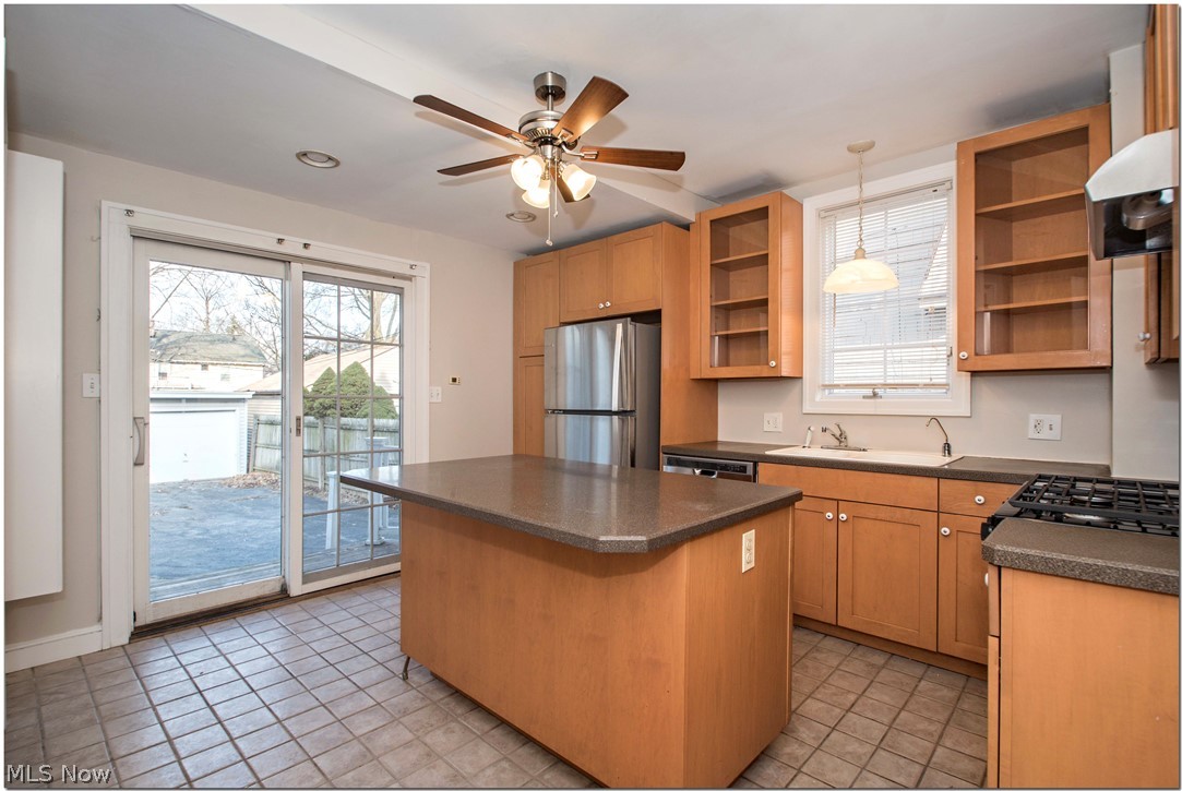 2236 Maplewood Road Cleveland, OH 44118 - Photo 11 of 30