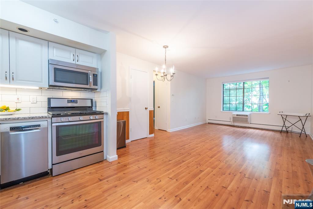 1406 Faulkner Court Mahwah, NJ 07430 - Photo 15 of 25