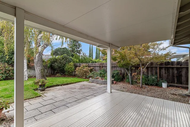 a view of front of house with a yard