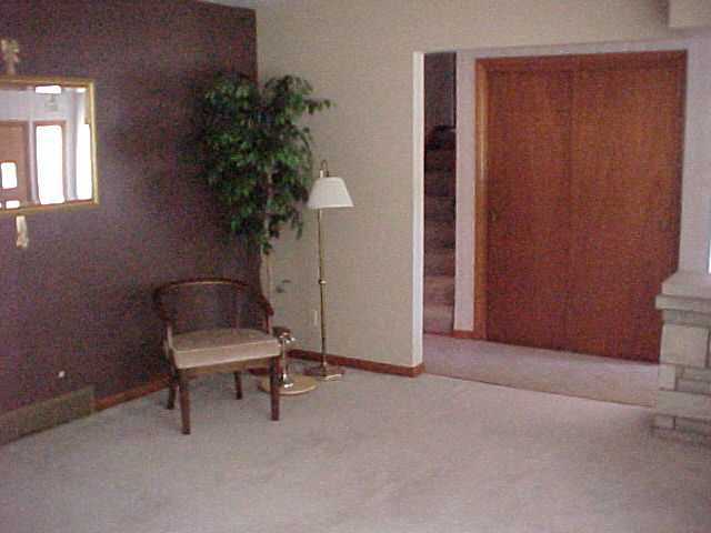 1075 Bernhard Road Columbus, OH 43227 - Photo 5 of 20 Gallery Image 5